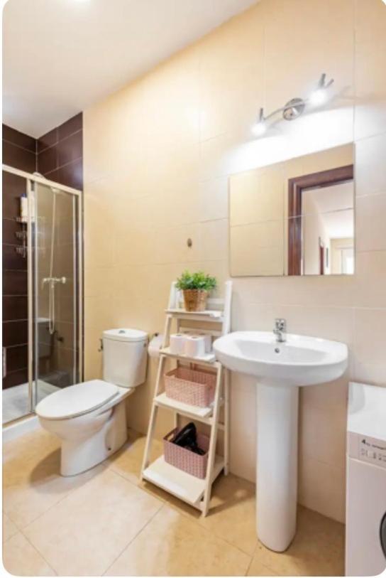 Apartamento En Primera Linea De Playa El Palo Málaga Exteriör bild