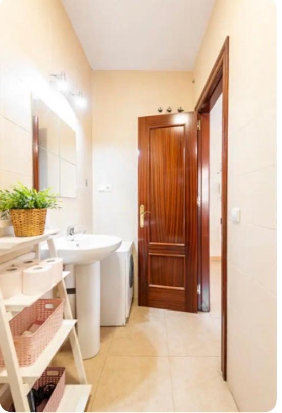 Apartamento En Primera Linea De Playa El Palo Málaga Exteriör bild